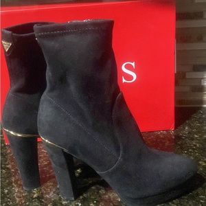 BRAND NEW IN BOX GORGEOUS BOOTS